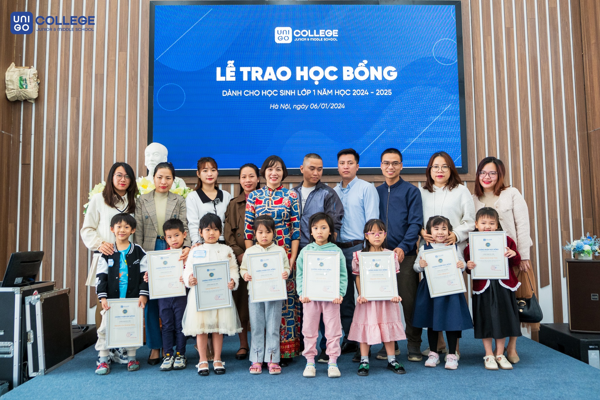 LỄ TRAO HỌC BỔNG CHO HỌC SINH VÀ0 LỚP 1 NĂM HỌC 2024 -2025